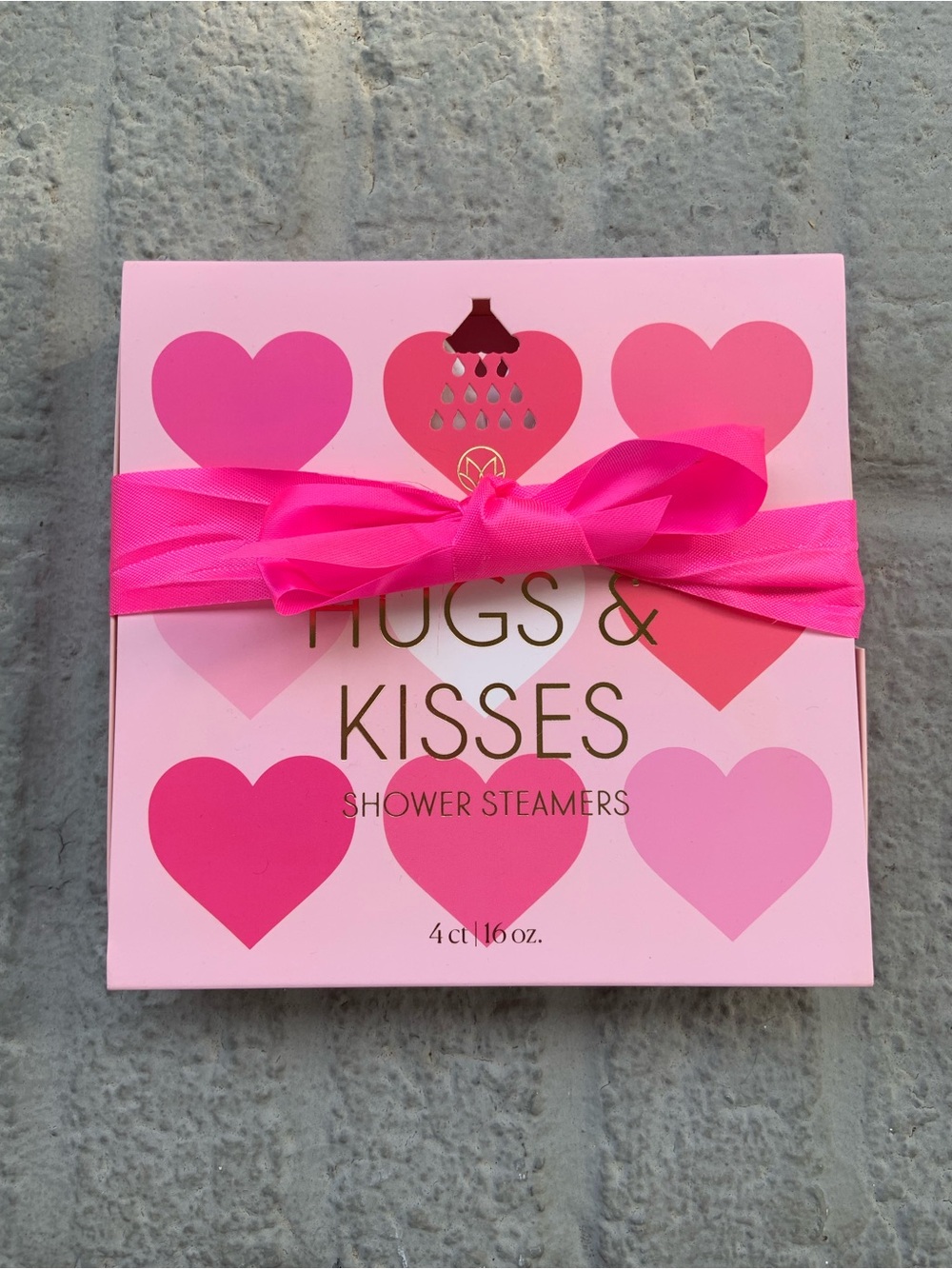 Muse Hugs & Kisses NWT. Shower Steamers - Pink Heart Gift Box